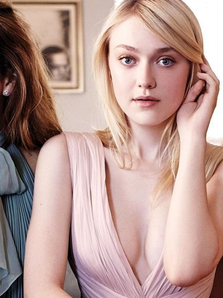 Dakota Fanning 8.5 x 11 Candid Photograph Art Print Photo Picture Collectibles:Photographic Images:Photographs Style Your Walls