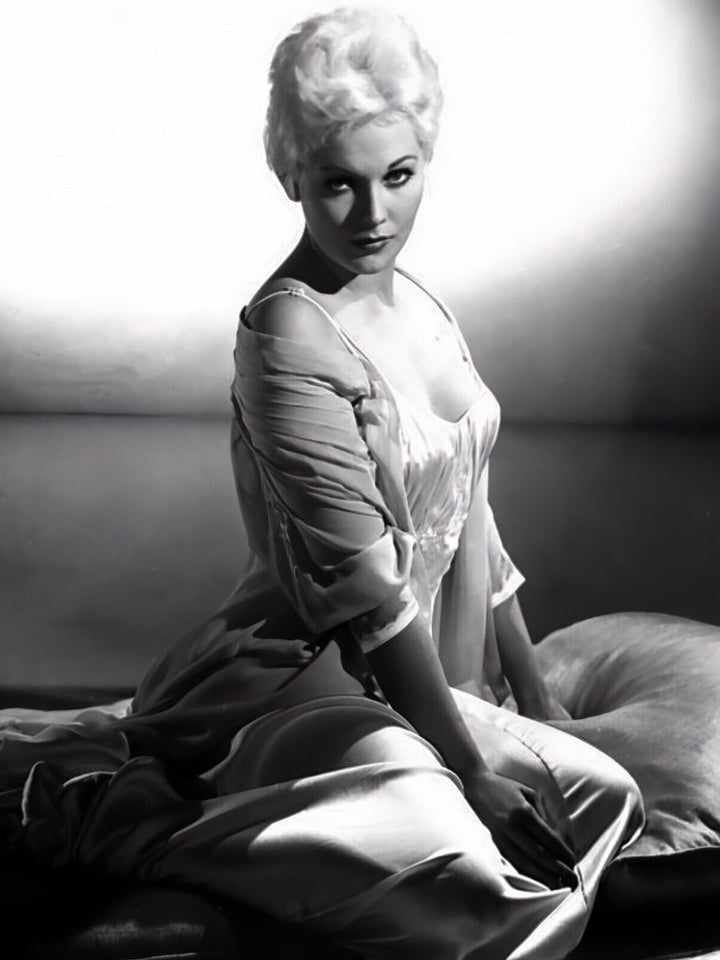 Kim Novak 8.5 x 11 Black & White Photograph Art Print Photo Picture Collectibles:Photographic Images:Photographs Style Your Walls