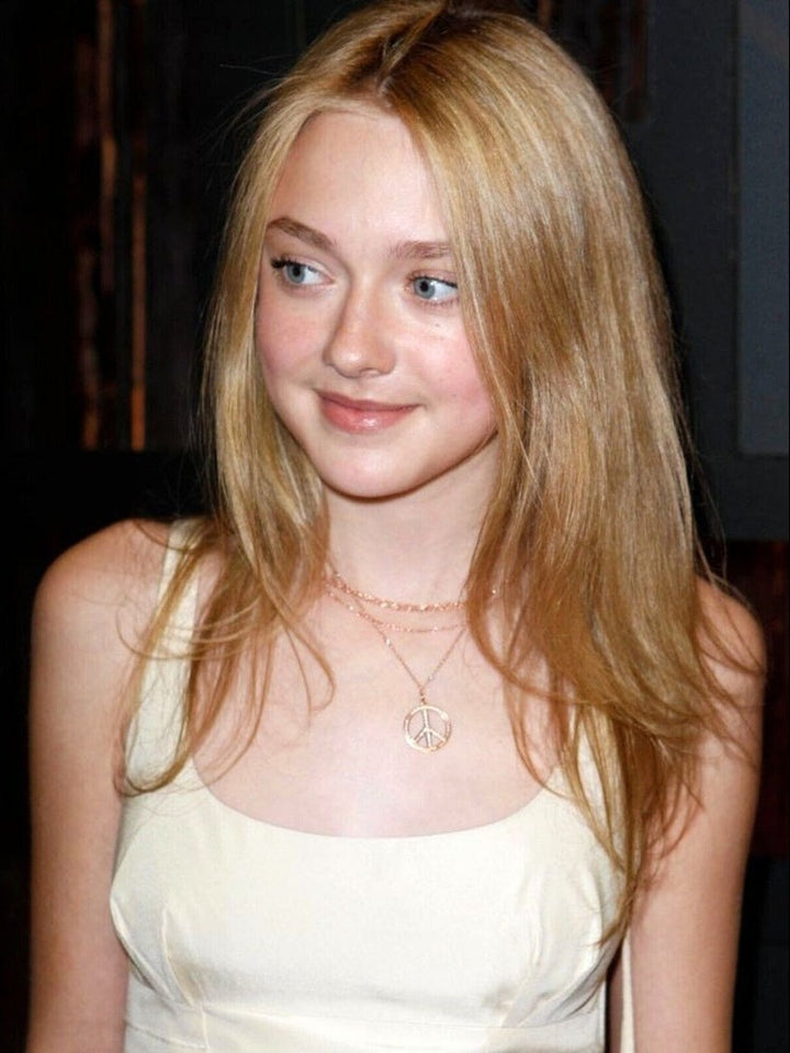 Dakota Fanning 8.5 x 11 Candid Photograph Art Print Photo Picture Collectibles:Photographic Images:Photographs Style Your Walls