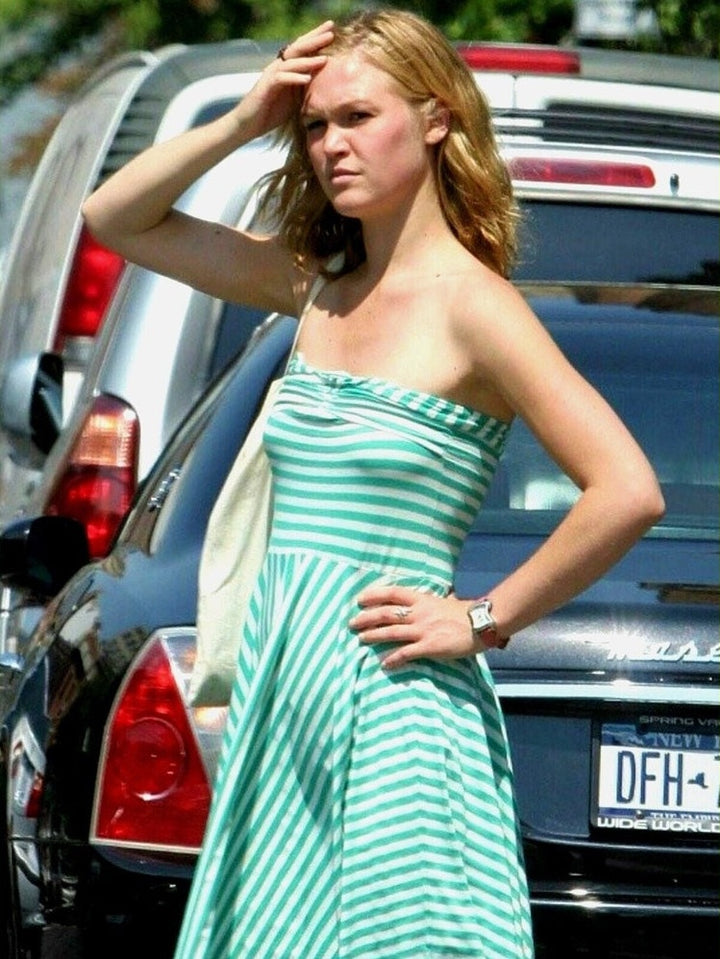 Julia Stiles 8.5 x 11 Candid Color Photograph Art Print Photo Collectibles:Photographic Images:Photographs Style Your Walls
