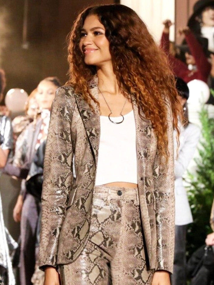 Zendaya Coleman 8.5 x 11 Candid Photograph Art Print Photo Picture Collectibles:Photographic Images:Photographs Style Your Walls
