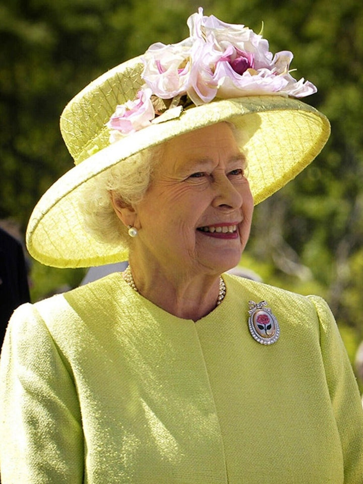 Queen Elizabeth 8.5 x 11 Color Photograph Art Print Photo Picture Collectibles:Photographic Images:Photographs Style Your Walls