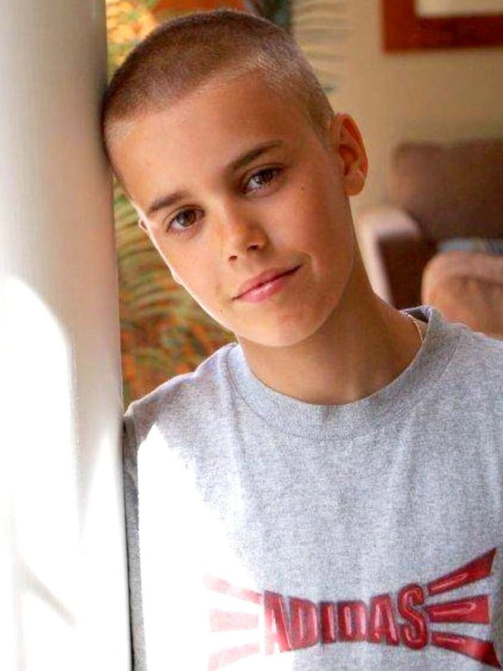Justin Bieber Early Career 8.5 x 11 Candid Color Photograph Art Print Photo Collectibles:Photographic Images:Photographs Style Your Walls