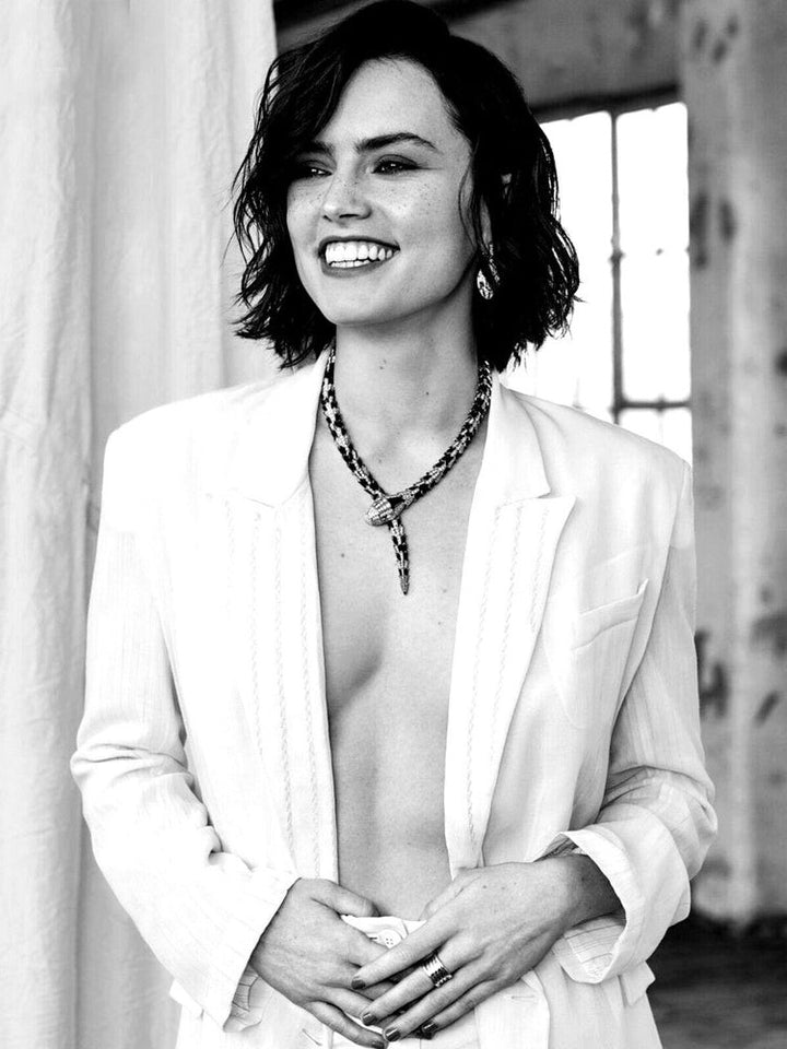 Daisy Ridley 8.5 x 11 Candid Black & White Photograph Art Print Photo Picture Collectibles:Photographic Images:Photographs Style Your Walls