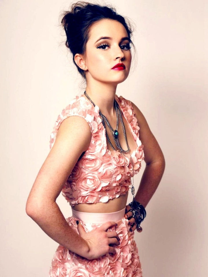 Kaitlyn Dever 8.5 x 11 Candid Color Photograph Art Print Photo Picture Collectibles:Photographic Images:Photographs Style Your Walls