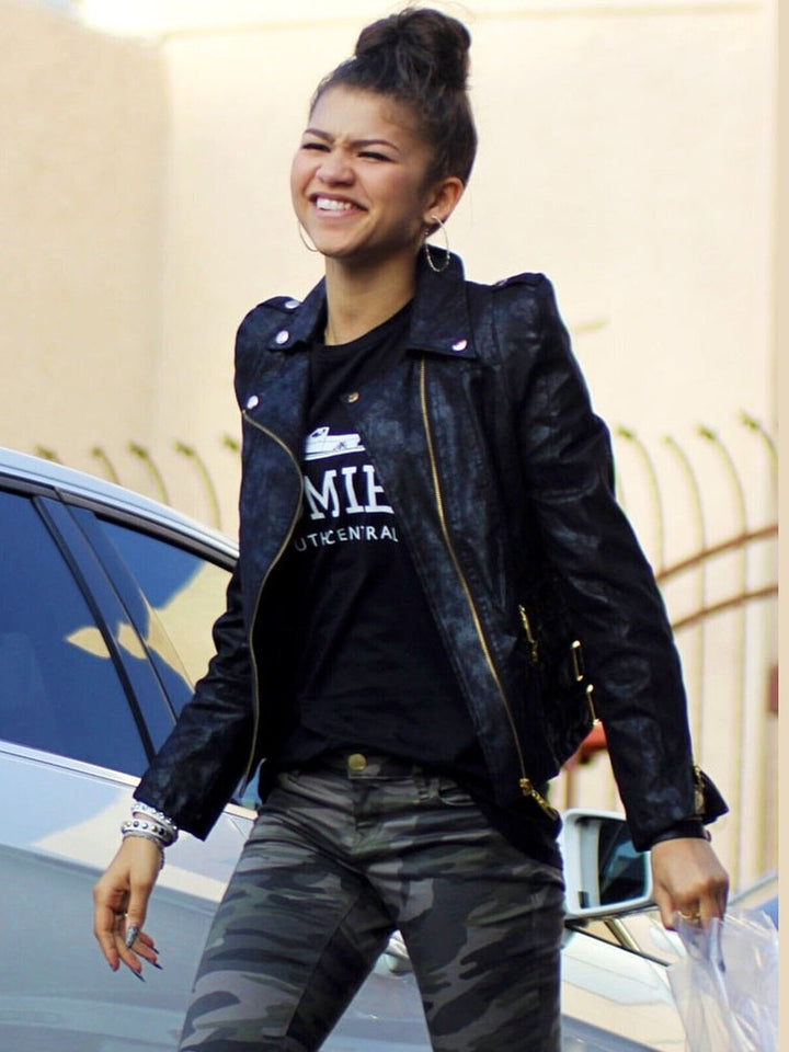 Zendaya Coleman 8.5 x 11 Candid Photograph Art Print Photo Picture Collectibles:Photographic Images:Photographs Style Your Walls
