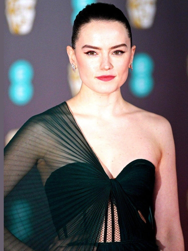 Daisy Ridley 8.5 x 11 Candid Color Photograph Art Print Photo Picture Collectibles:Photographic Images:Photographs Style Your Walls